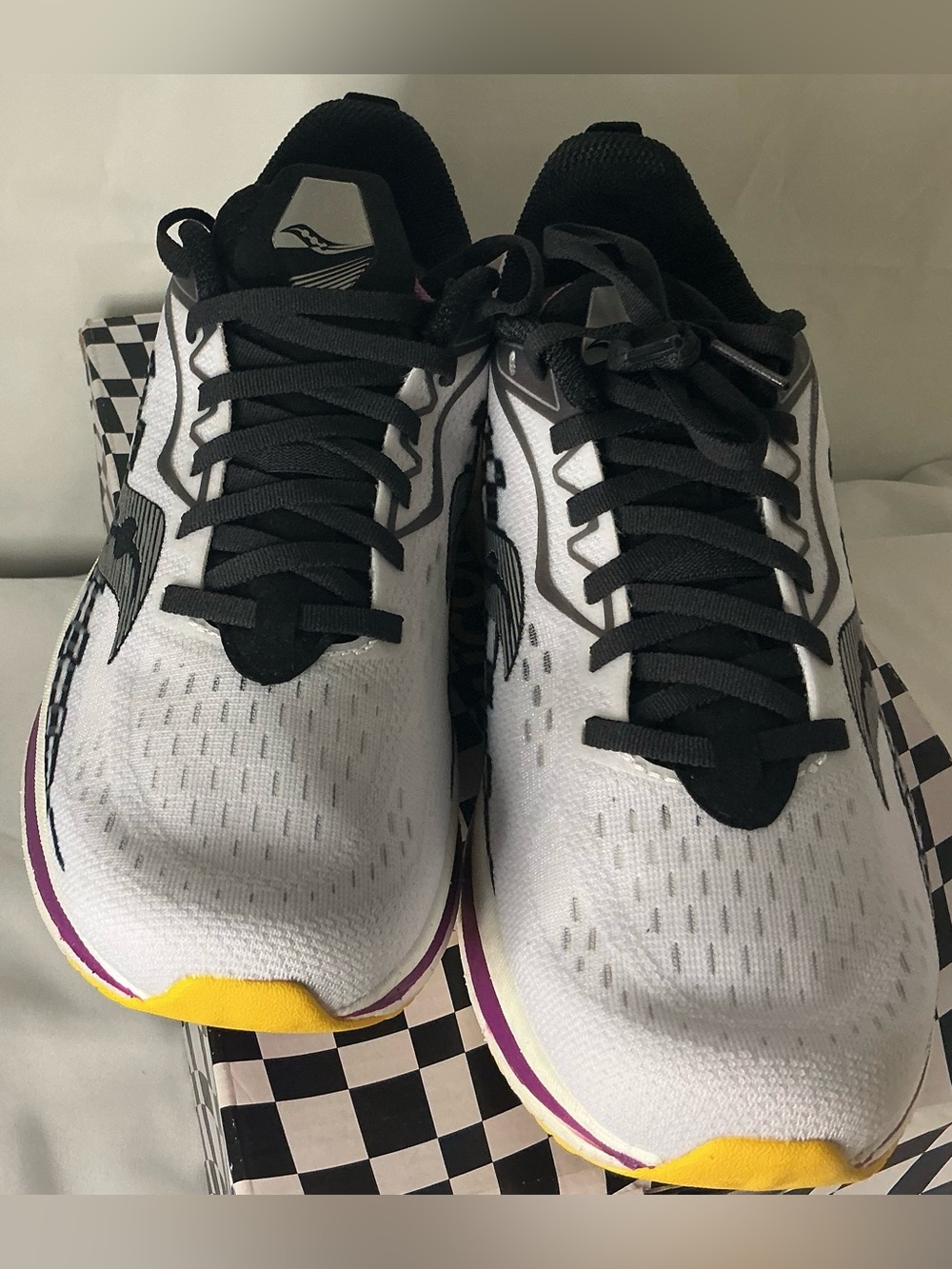 Saucony Endorphin Speed 2 Running Shoes Women’s 9.5 white yellow black - Picture 6 of 9